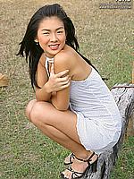 schoolgirls-vagina-showoff_02